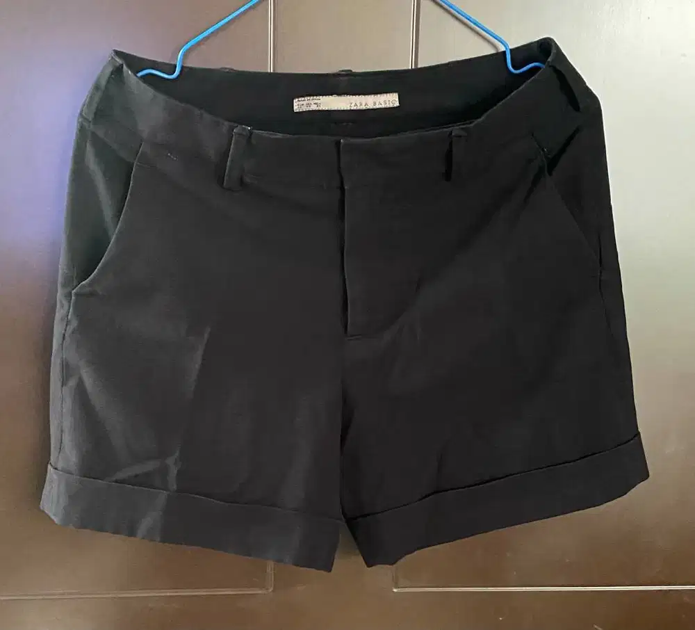ZARA BASIC - CELANA PENDEK HITAM – PRELOVED