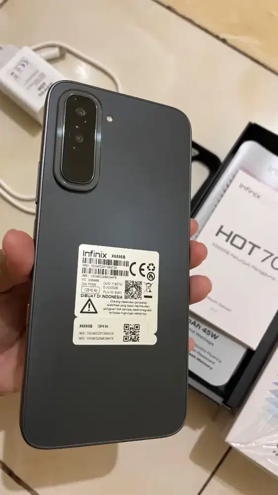 Infinix hot 8+8/128 GB pribadi masih garansi 1 tahun