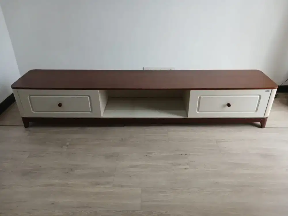 Meja rak TV merk Informa