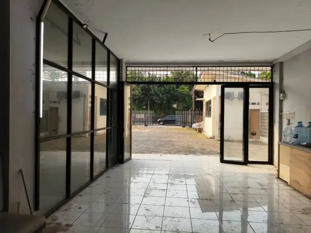 SHOWROOM STRATEGIS! Ruko Luas di Bintaro Permai Raya