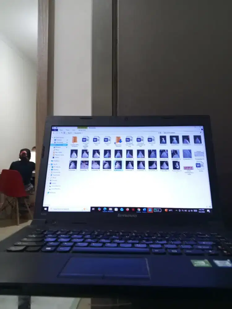 Cari pekerja perempuan max usia 25