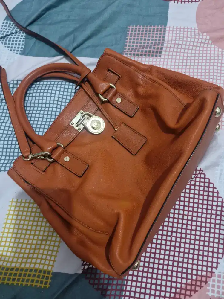 Preloved tas Michael Kors Original kulit asli, ada kunci gembok