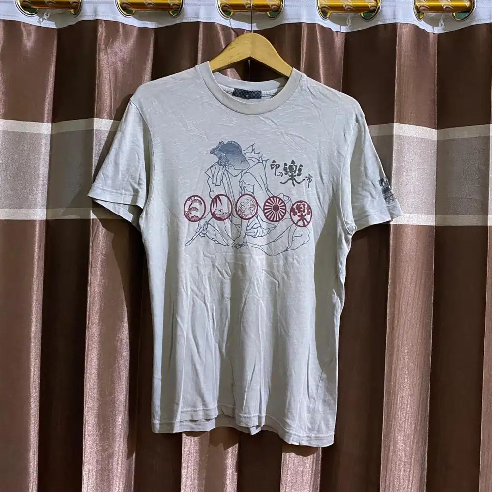 Kaos Uniqlo - Size S fit M - Baju