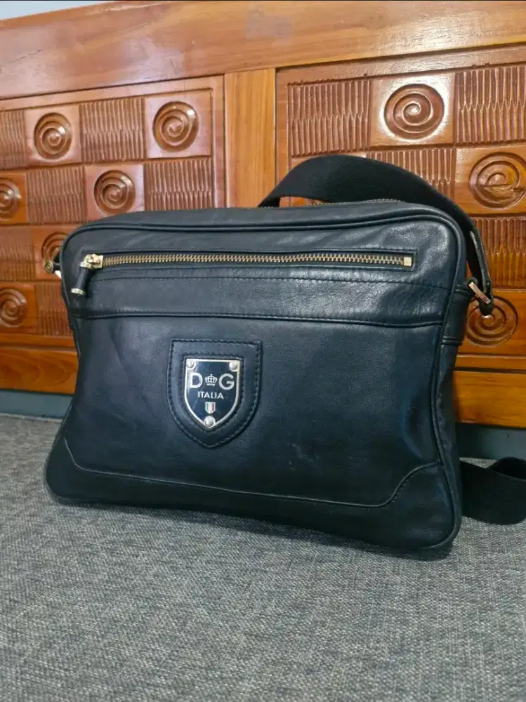 Preloved tas selempang D&G kulit asli mulus