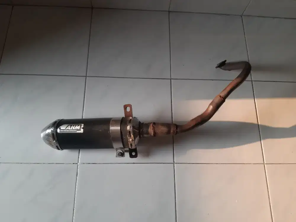 DI JUAL kenalpot Merek AHM buat motor vario Leheran buat FU sama sonic
