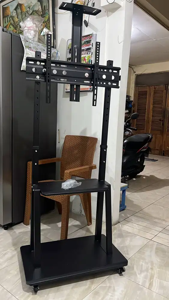 Jual standing bracket untuk tv uk 32-85 kondisi masih baru