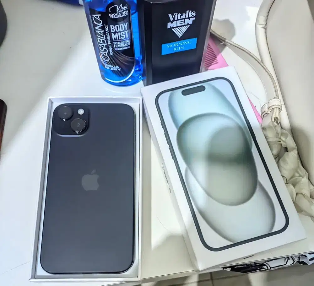 dijual cepat IPhone 15+