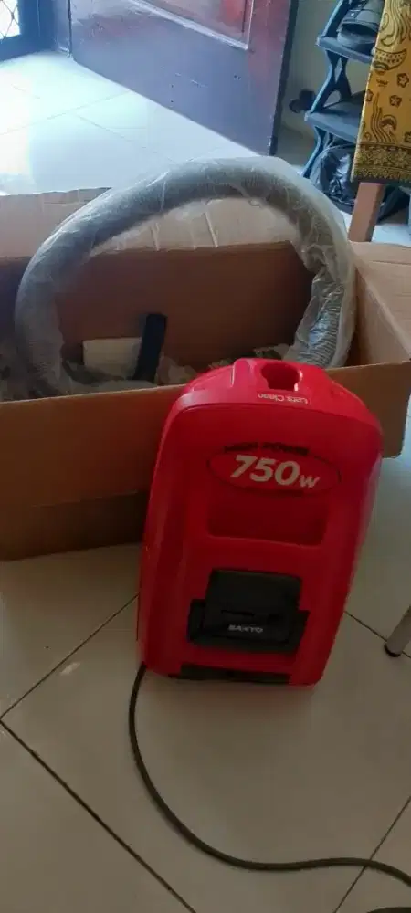 Vacuum sanyo 700w