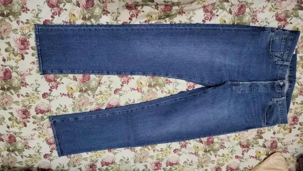 Celana jeans Levi's 501 size 33