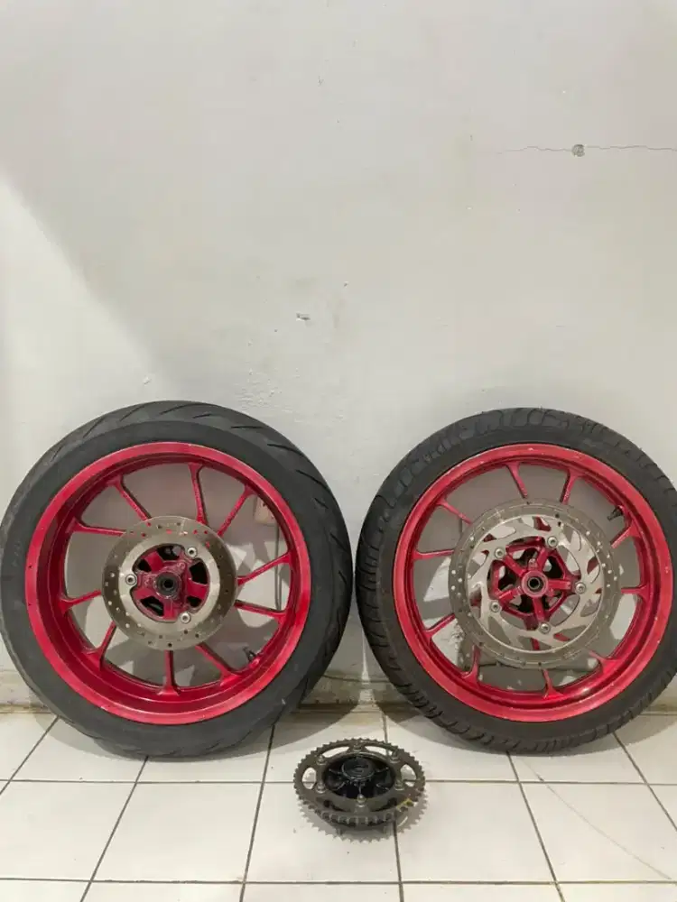 Velg set Yamaha R15 V3 Cocok untuk keluarga yamaha