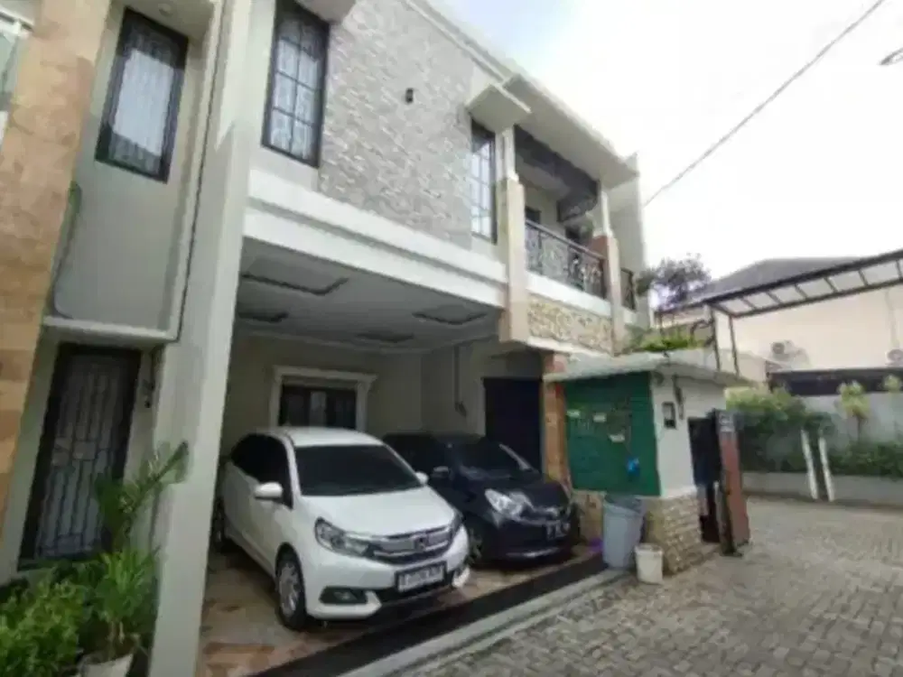 DIJUAL RUMAH HOOK 3 LANTAI + ROOFTOP BBQ – KEBAGUSAN, JAKARTA SELATAN (024)