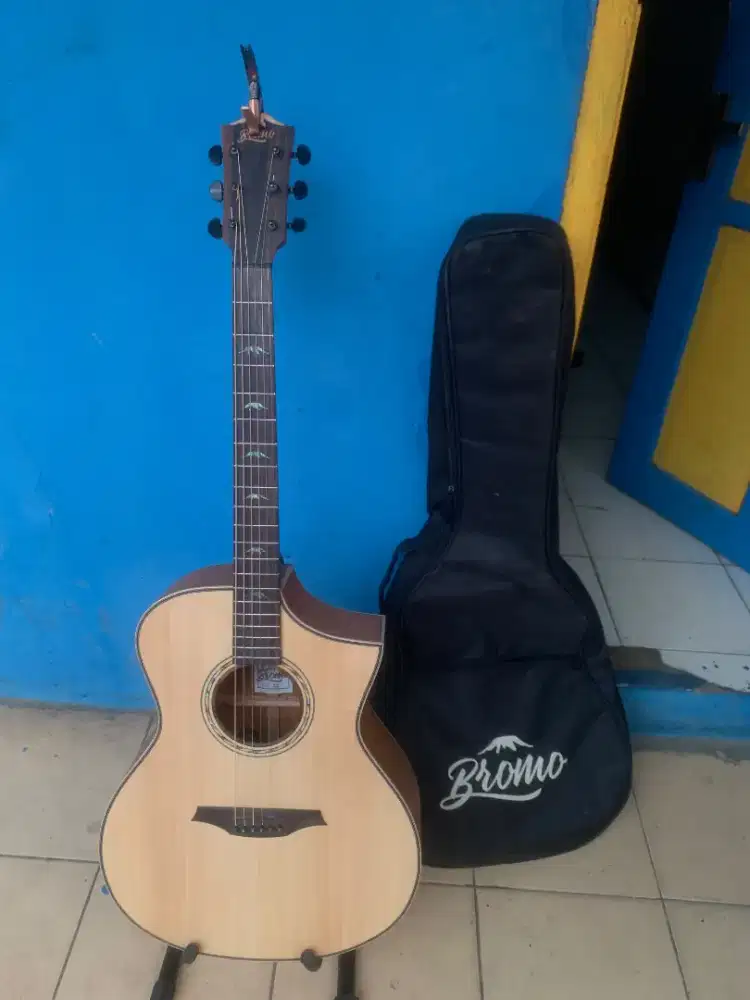 Gitar Transkustik Bromo Top Solid Mulus Fullset