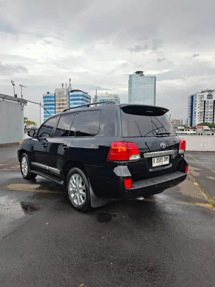 Toyota landcruiser vx200