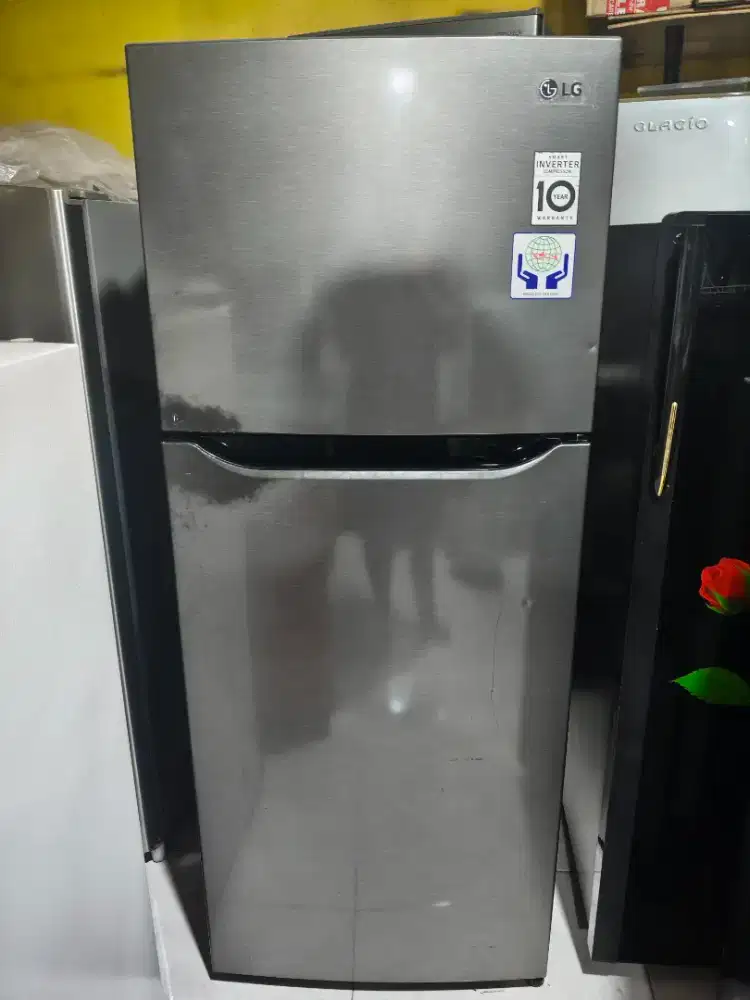 Kulkas LG inverter 2pintu istimewa normal dan masih orisinil