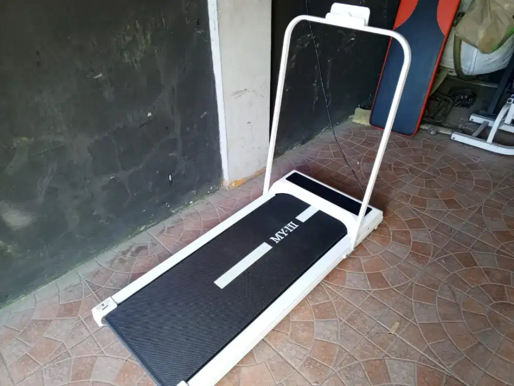 Treadmill elektrik. Alat olahraga fitnes gym