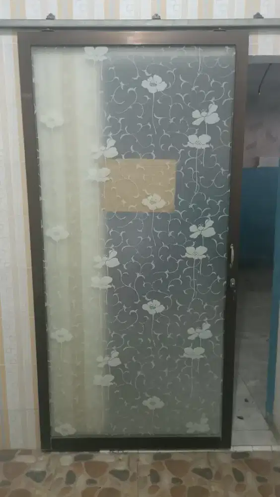 Pintu kaca dorong seret kesamping