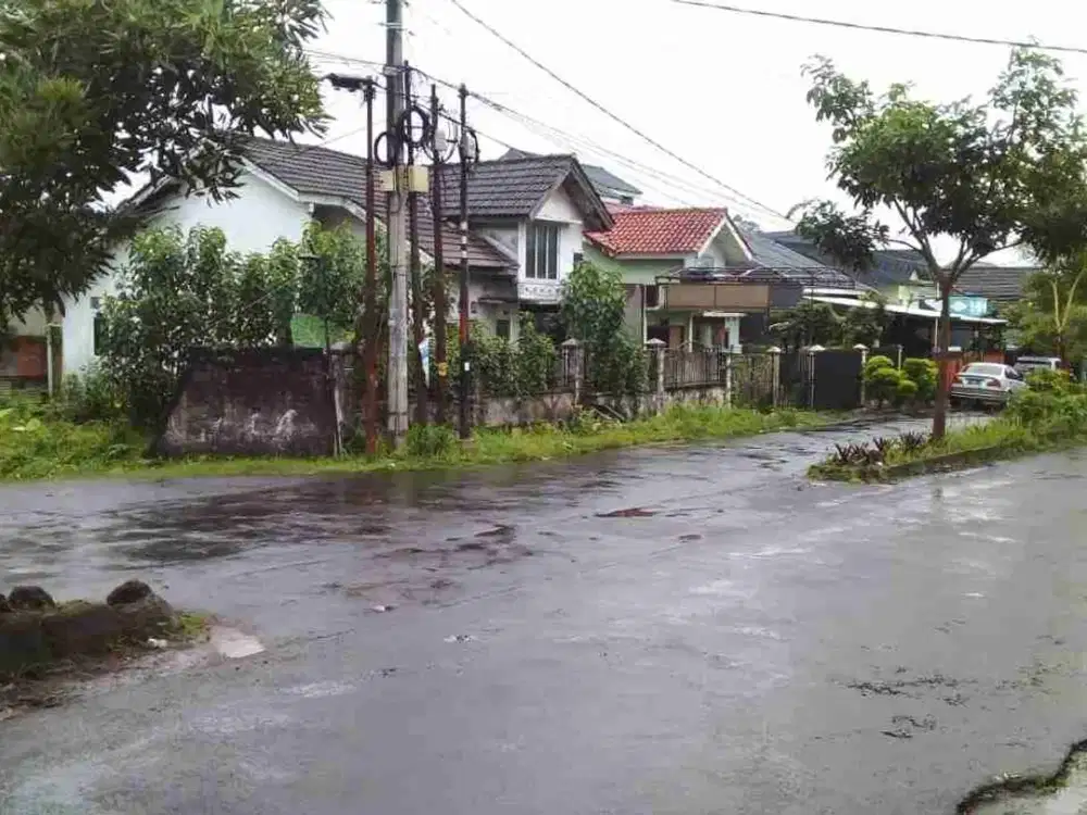 Dijual tanah murah di bawah hanga njop.ada bangunan rusak.di hook.