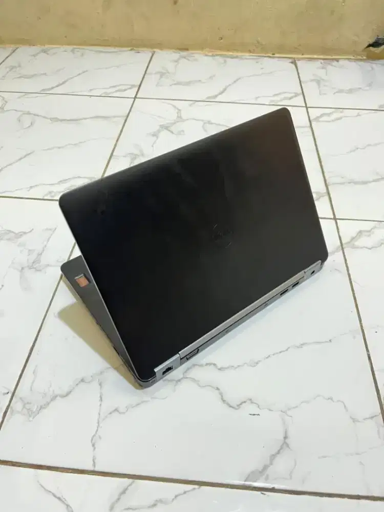 DELL LATITUDE E5270 CORE i5 GEN 6 RAM 4GB SSD 128GB