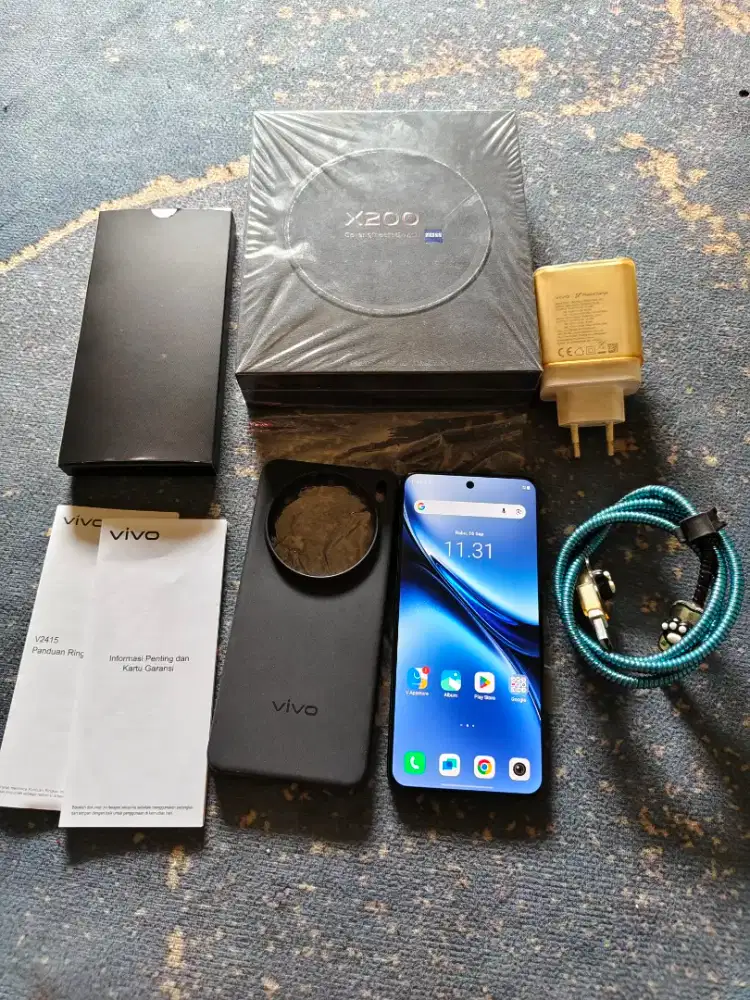 Vivo X200 12/256 Fullset ori garansi on bisa tt handphone