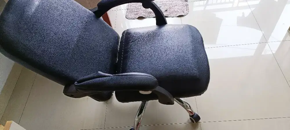 Kursi Kantor + Monitor Lenovo D24-40