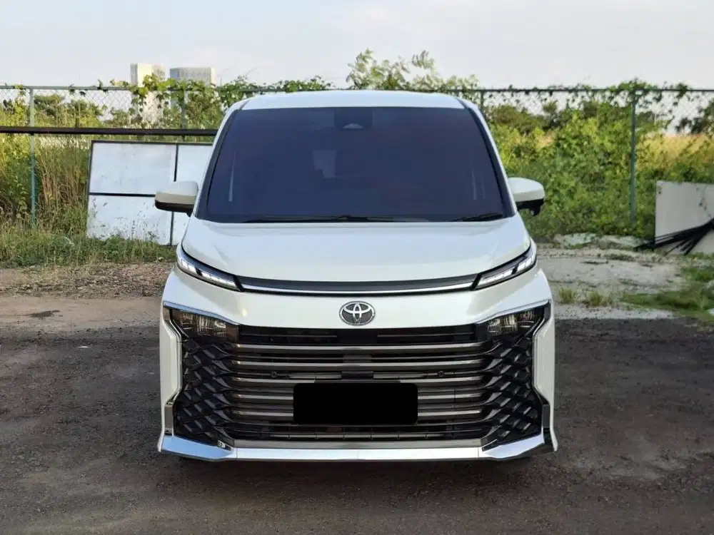 Toyota Voxy 2.0 2025