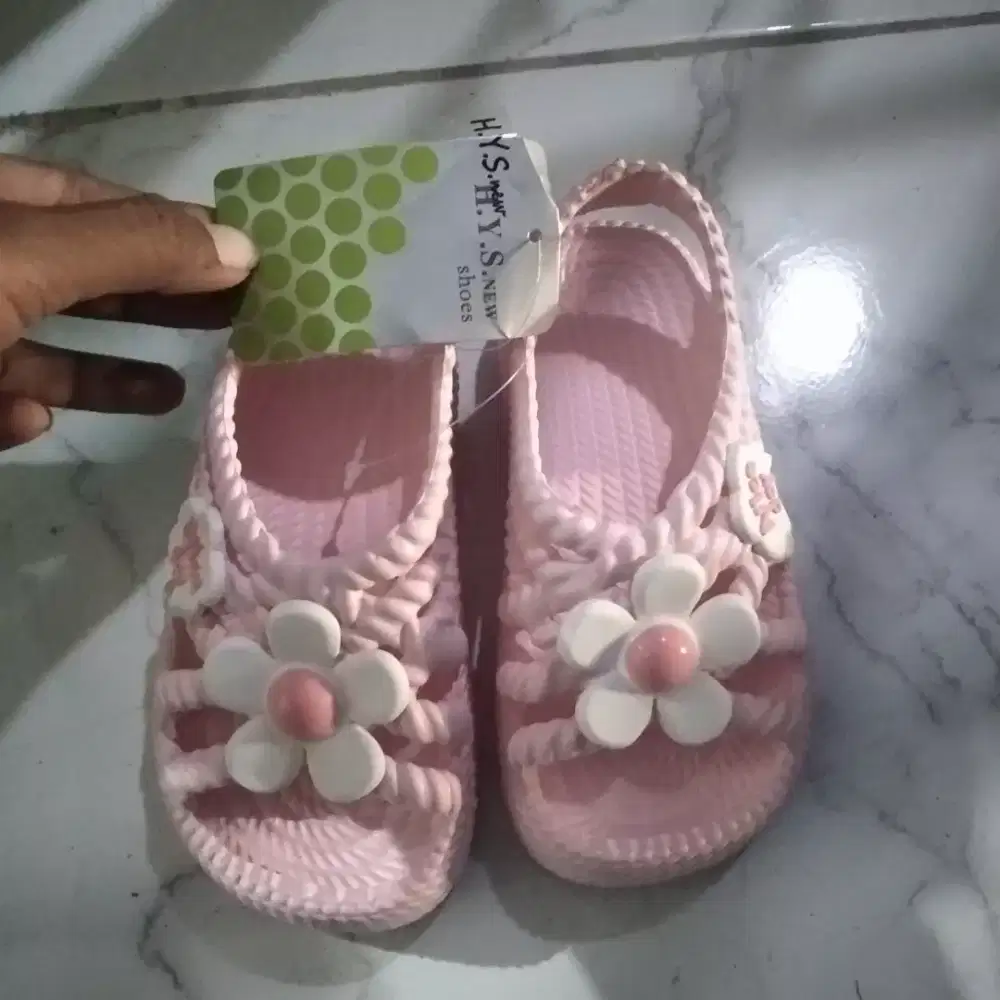 Sandal pink anak perempuan