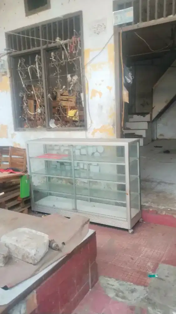 Etalase Kaca 4 Susun