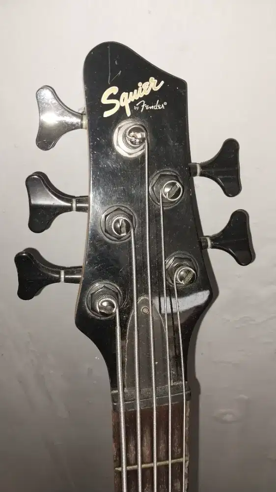 Bass Gitar squier by fender