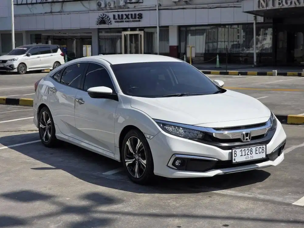 Honda Civic Es sedan 2019 putih km80rb