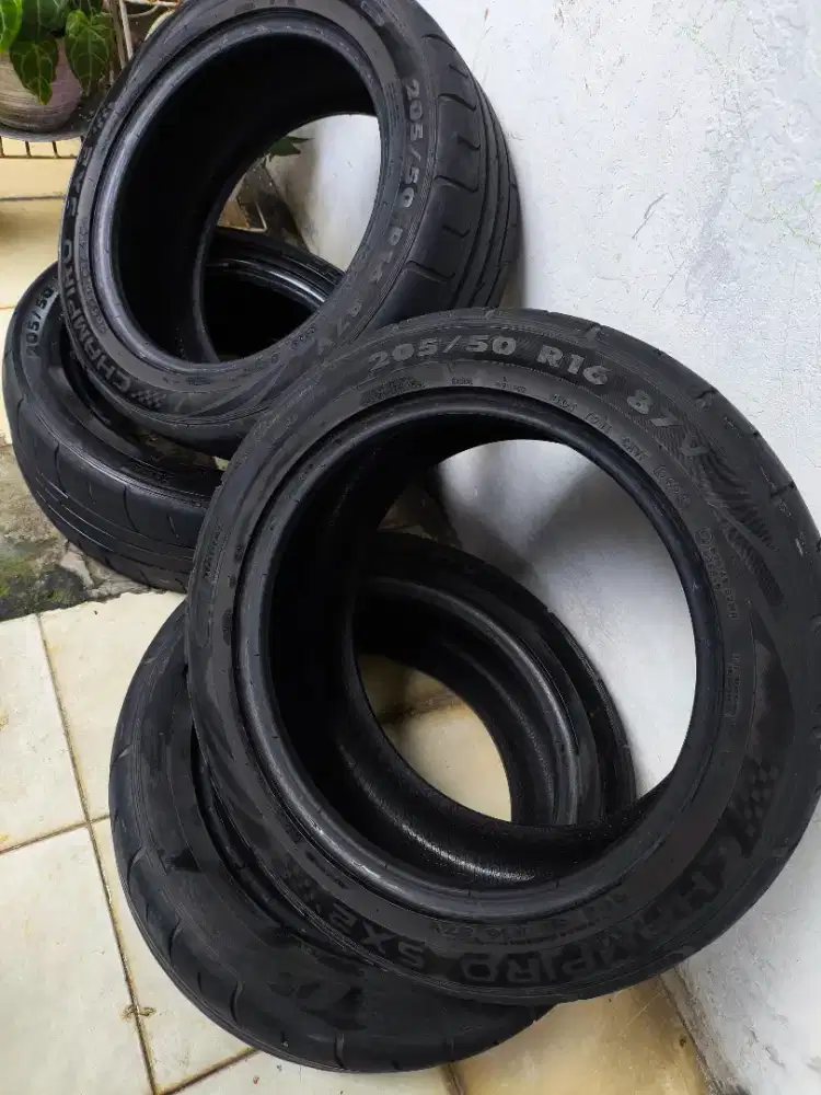 GT Radial Champiro SX 2 R 16/205/50