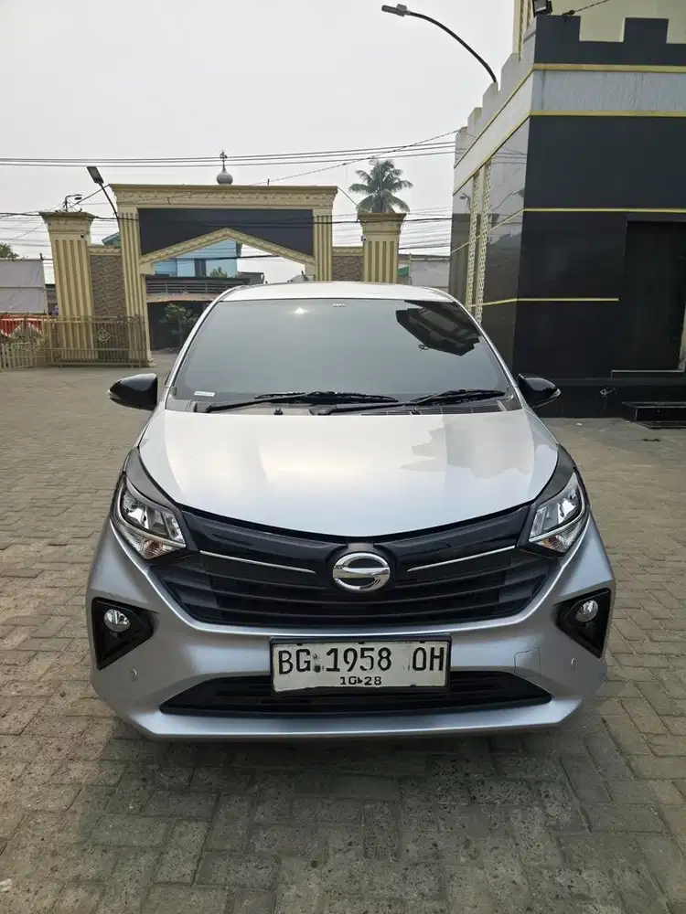Di jual mobil sigra R deluxe AT