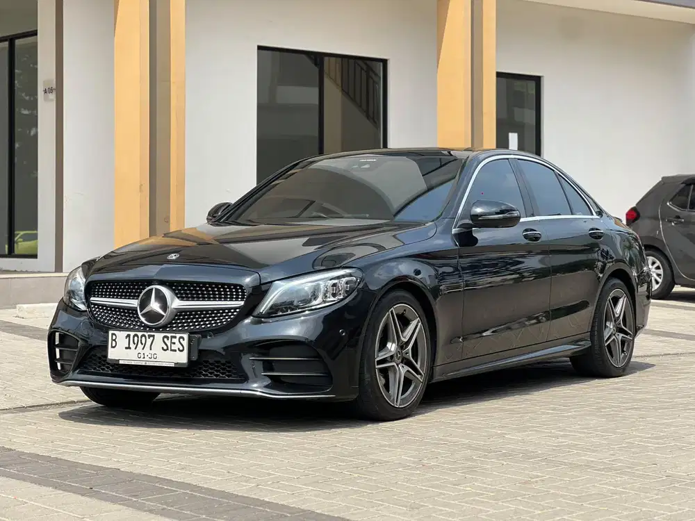 (LOW KM) Mercedez Benz C300 AMG AT 2019 / 2020