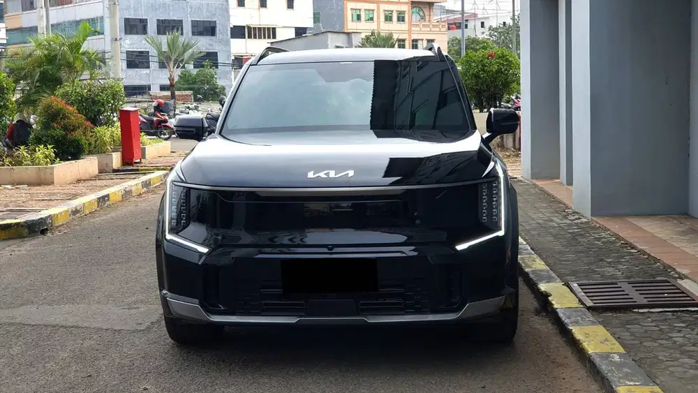 Kia EV9 EV 9 GT-Line AWD Hitam Metalik 2024 NIK 2023 Like New Garansi