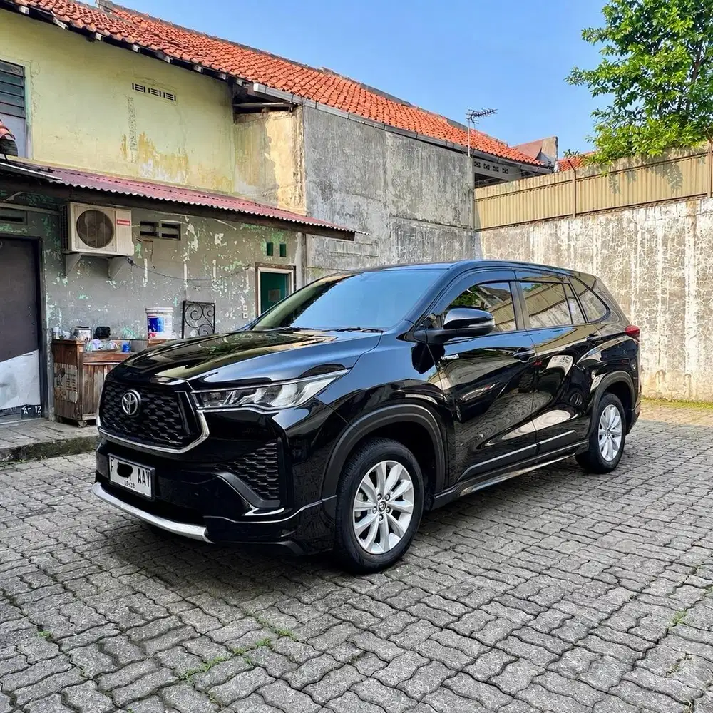 Innova Zenix V Hybrid 2023 Modelista