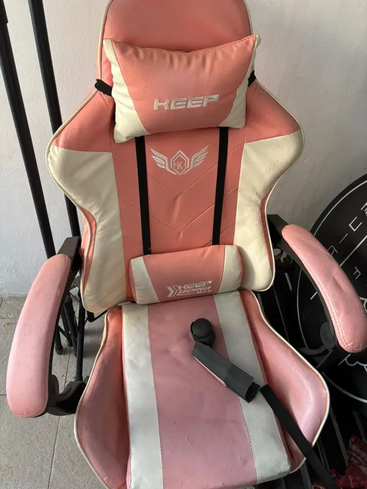 Kursi gamers nyaman  menyanggah pinggang