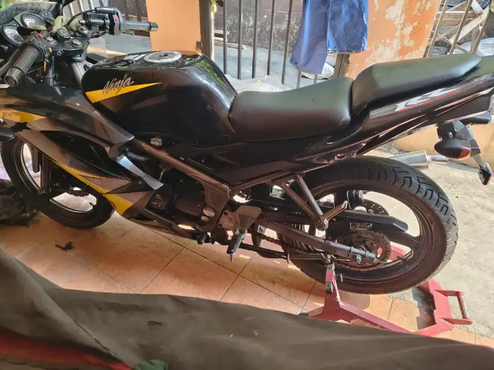 Di jual kawasaki ninja RR New 2013