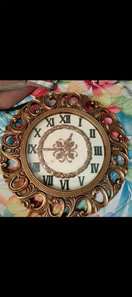 Dijual Jam Dinding Klasik Antik dimensi keseluruhan kurang lebih 40cm