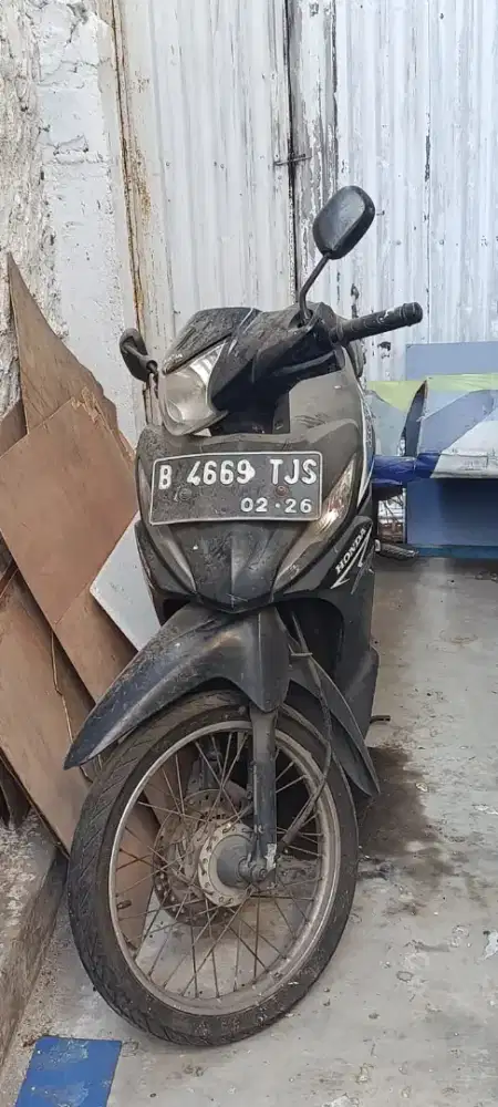 DIJUAL CEPAT MOTOR HONDA REVO FIT 2015