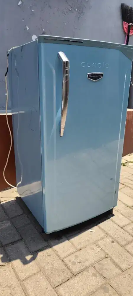 Kulkas toshiba glasio