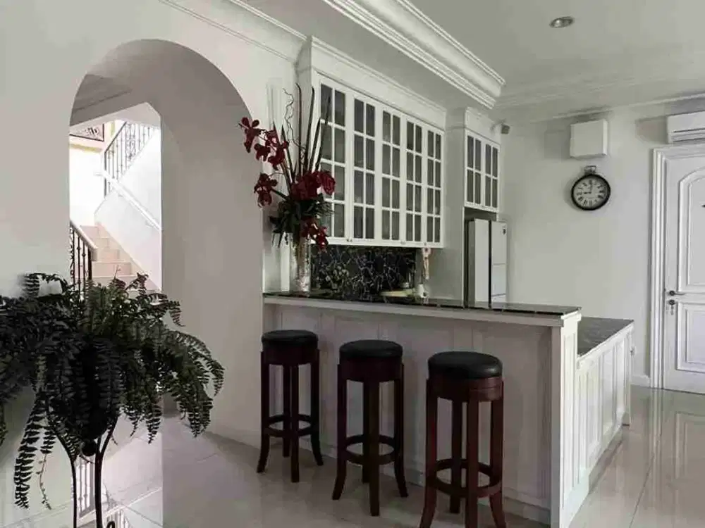 DIJUAL RUMAH BAGUS SIAP HUNI FULL FURNISHED MODERN LOKASI ALAM SUTERA