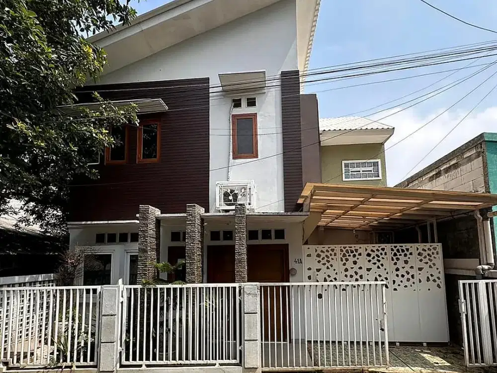 Rumah 2 Lantai Fully Furnished Siap Huni Dekat UI Depok - Kukusan, Beji