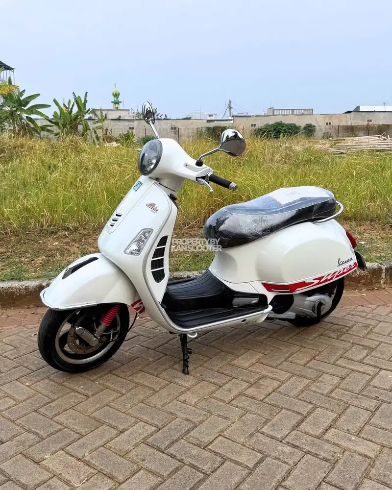VESPA GTS 150 3V 2015 TERMURAH