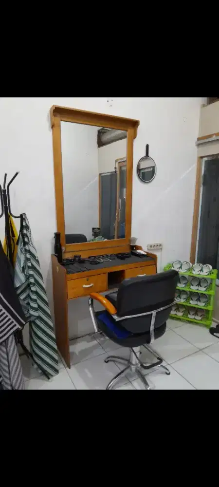Kursi barber meja etalase
