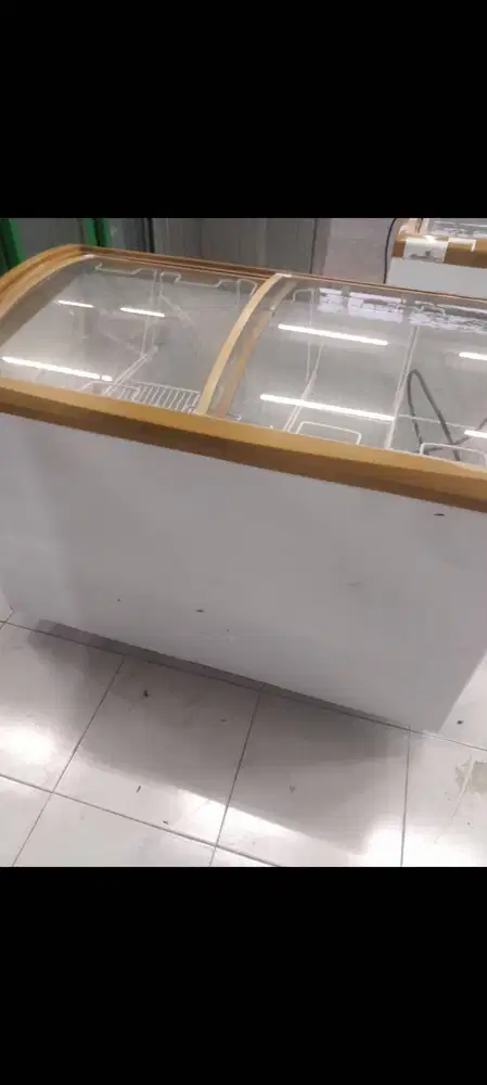 Freezee bekas sledinga kaca 350L