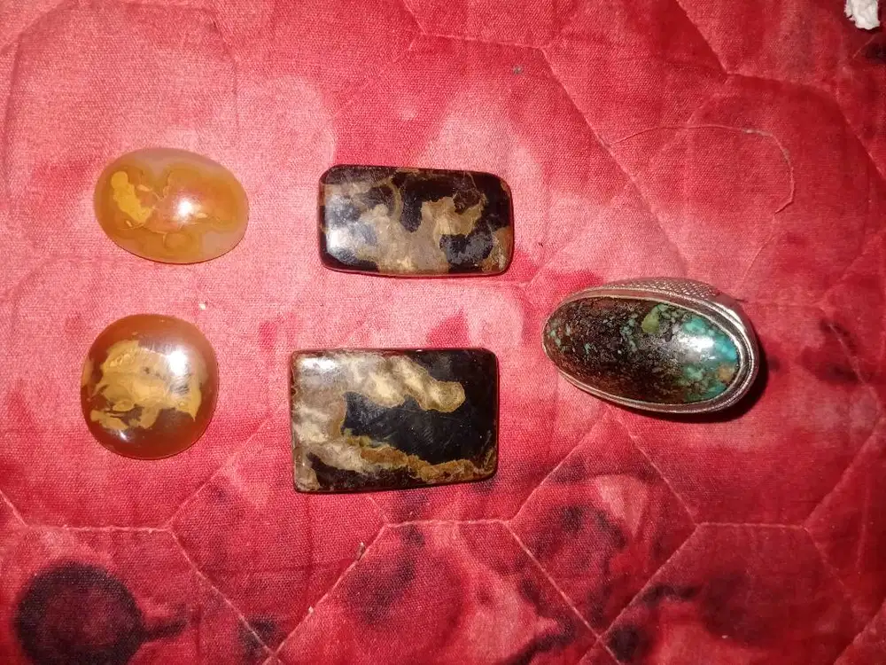 Batu Pirus dan Batu Gambar