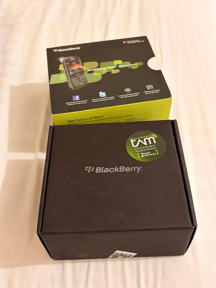 Blackberry Bold 9780 BNIB Segel resmi TAM onyx 2