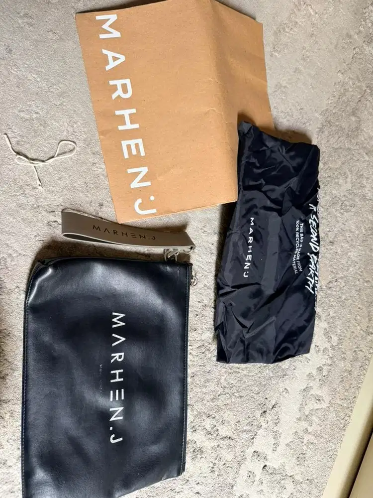 Dompet hitam Marhen J Korea