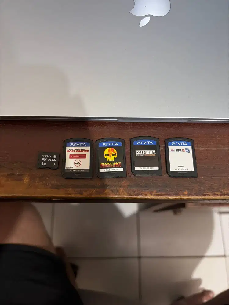 wts psvita game sama memori sesuai di foto