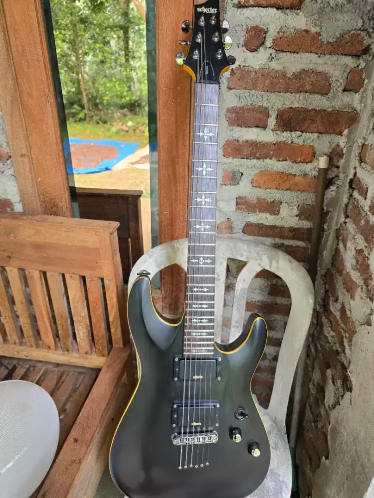 Schecter demon 6 black satin