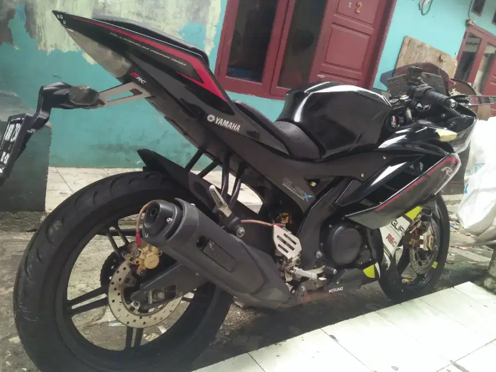 Yamaha r15 wRna hitam